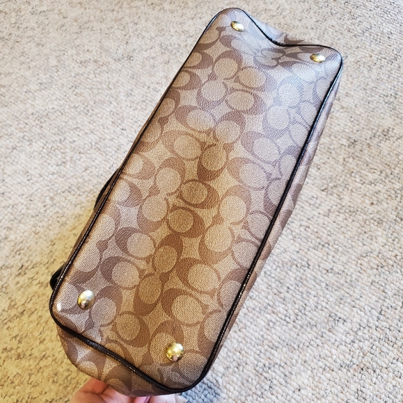 Coach Signature Canvas Tan & Brown Shoulder Bag - Picture 13 of 13